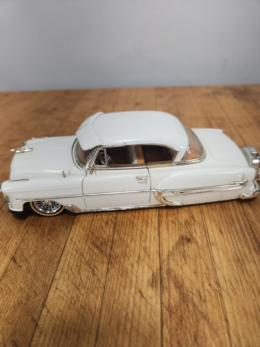 Jada Street Low 1953 Cadillac Series 62 1:24 Diecast White Lowrider 50250